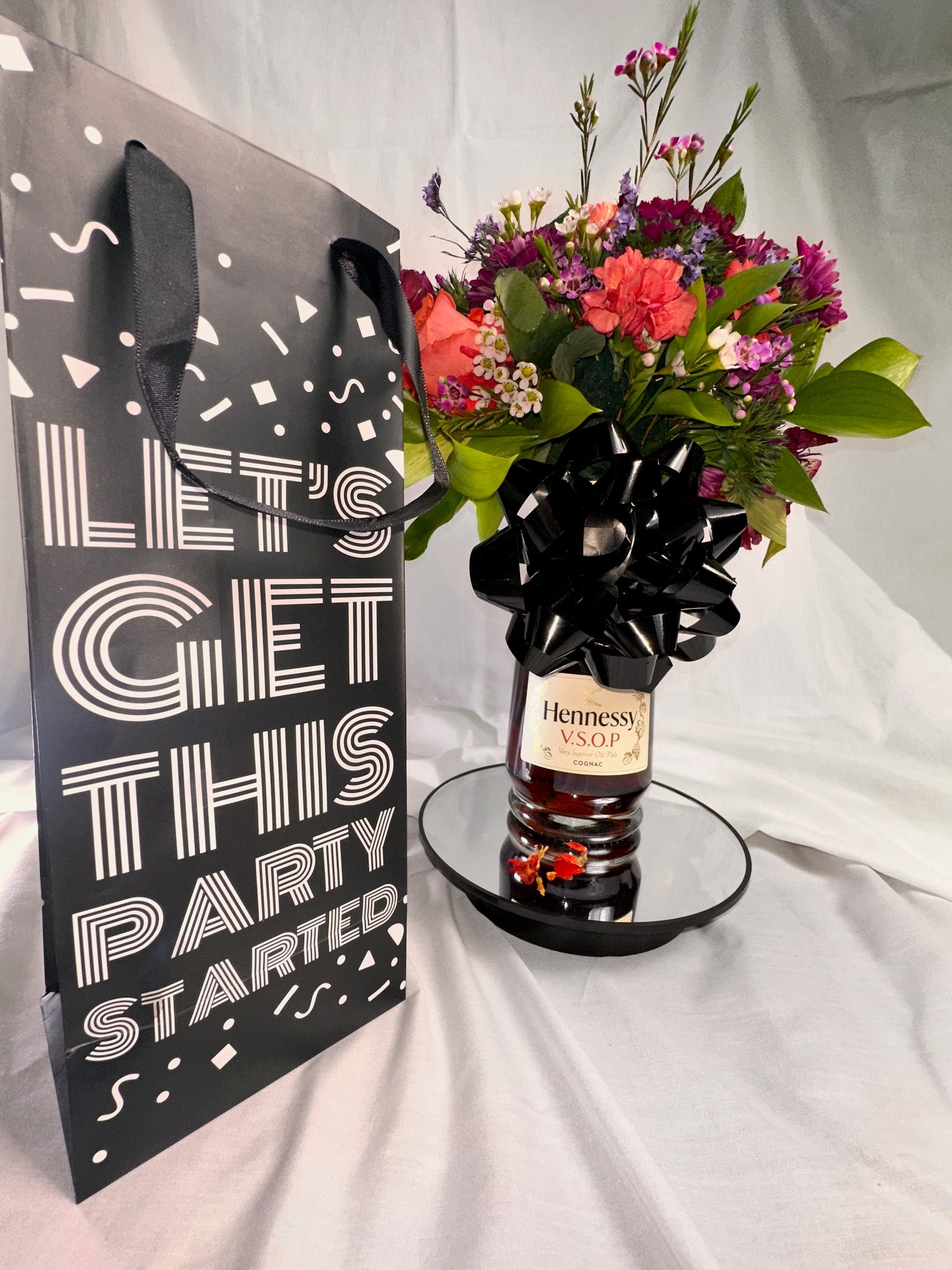 Hennessy VSOP Floral Edition – A Bold Expression of Luxury (FREE DELIVERY)