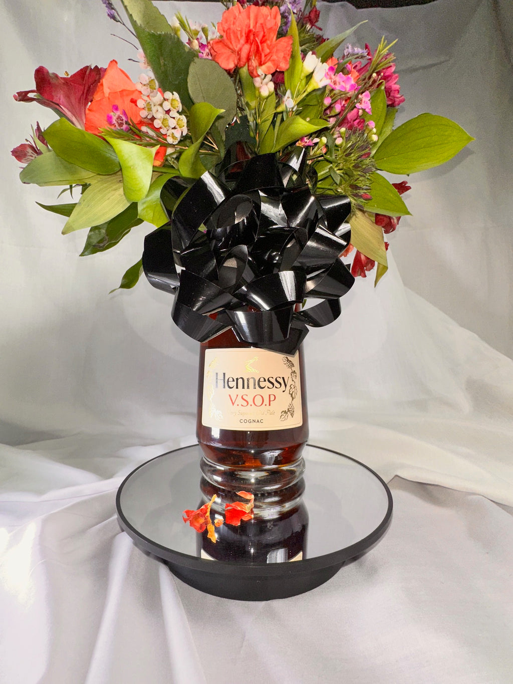 Hennessy VSOP Floral Edition – A Bold Expression of Luxury (FREE DELIVERY)