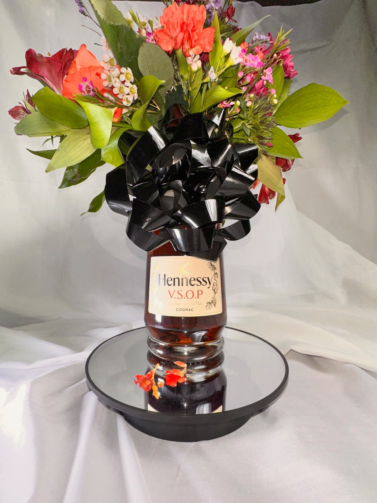 Hennessy VSOP Floral Edition – A Bold Expression of Luxury (FREE DELIVERY)